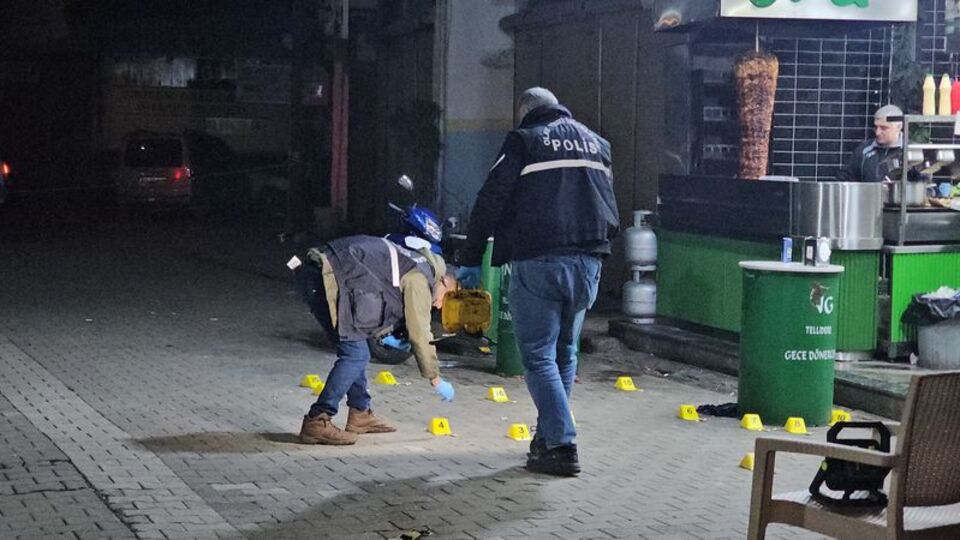 Gece dönercisine silahlı saldırı