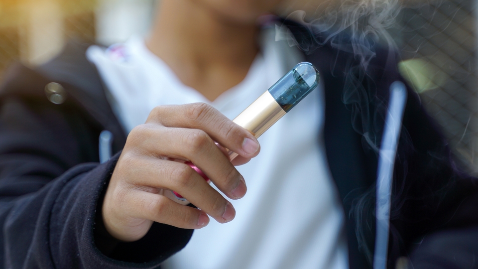 Sigaraya başlama yaşı 10'a düştü