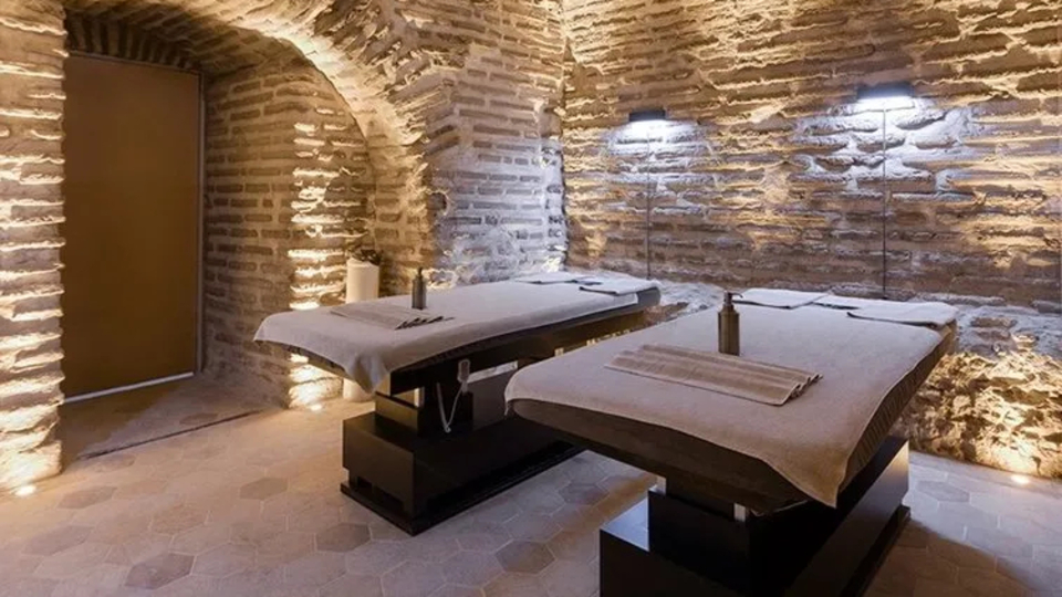 Tarihi sarnıçtaki havuz ve spa merkezi mühürlendi!