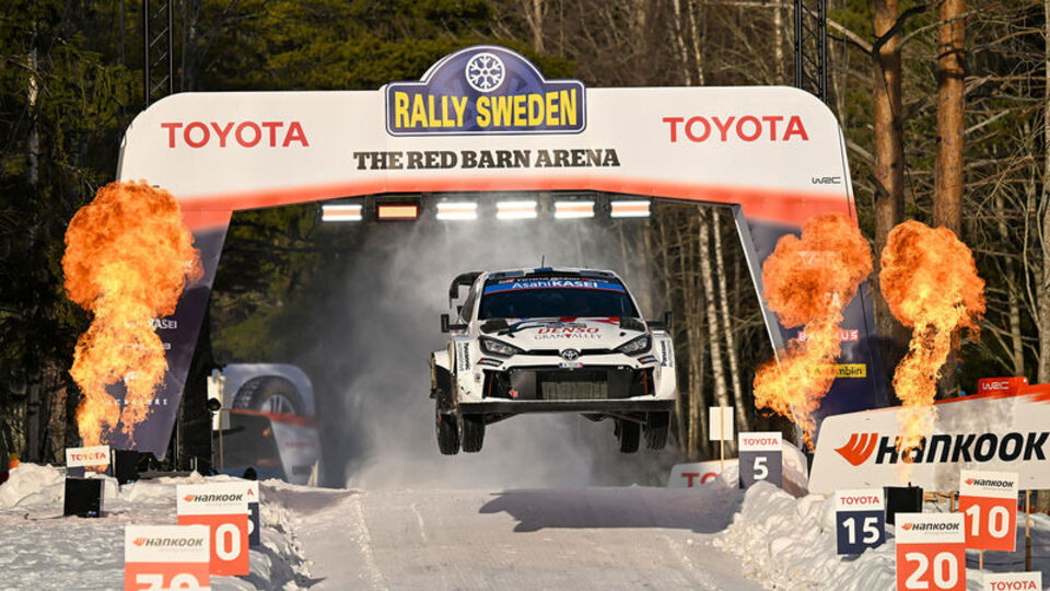 Toyota, İsveç Rallisi'nde birinci oldu