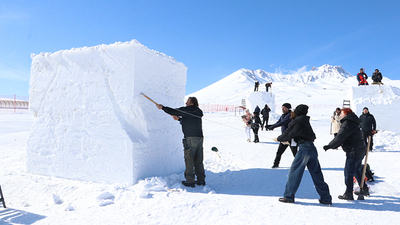 Erciyes'teki kar kazma kürekle sanat eserine dönüşüyor