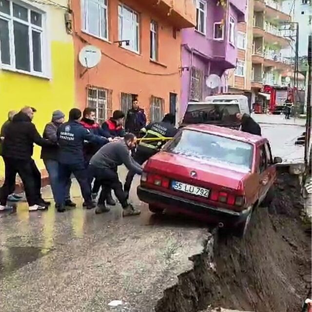 İstinat duvarı çöktü