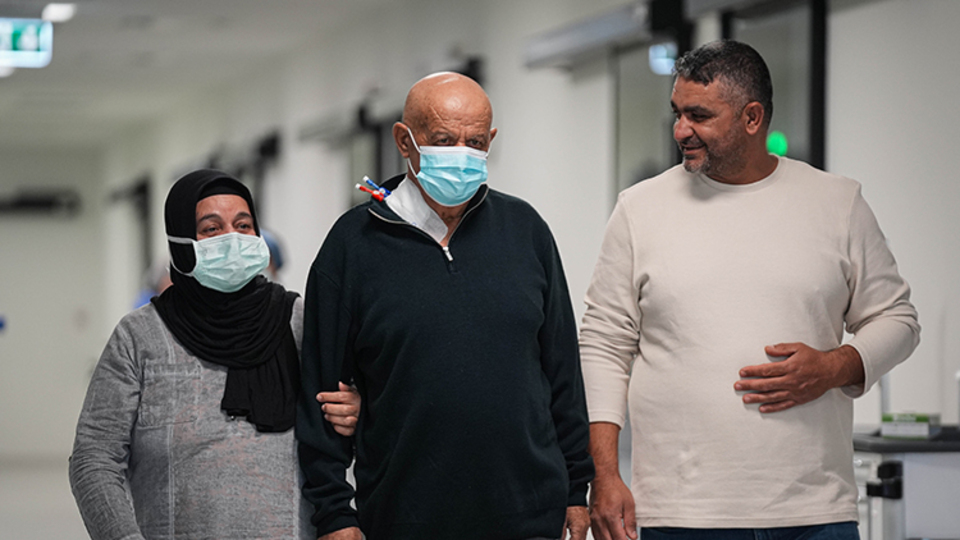 Oğlundan yarı uyumlu kök hücre nakliyle sağlığına kavuştu