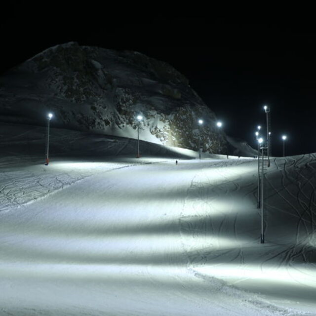 Hakkari gece kayağına hazır