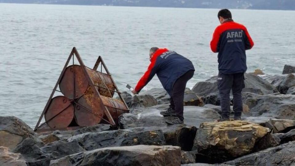Sahile vuran variller ekipleri harekete geçirdi