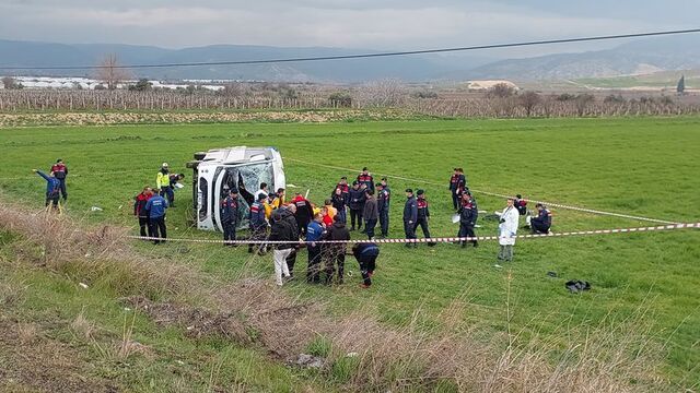 Öğrenci servisi devrildi: 2 ölü, 26 yaralı