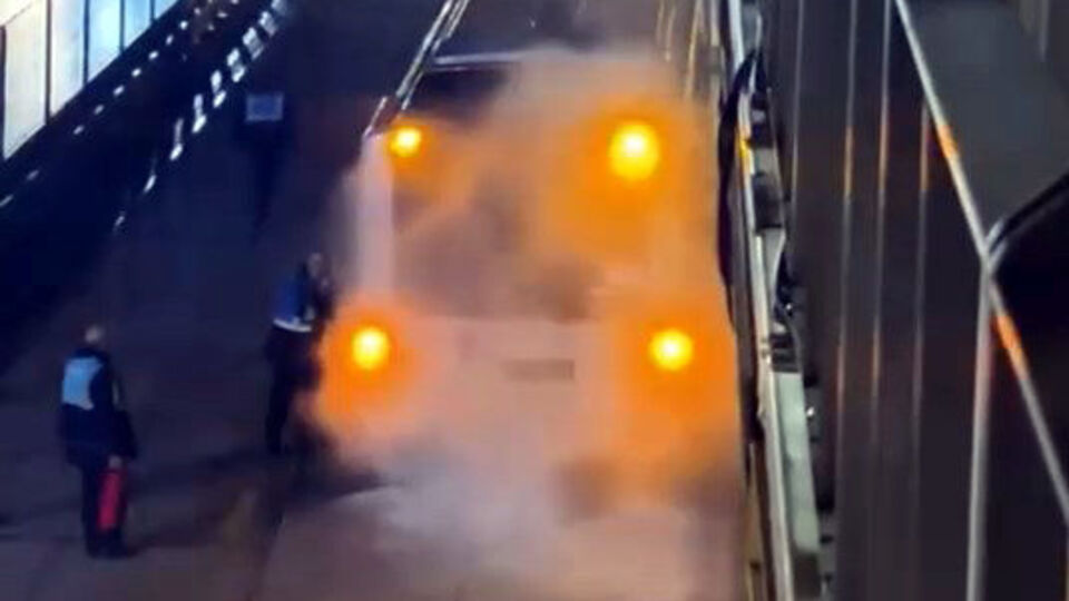 Metrobüsün motorunda yangın