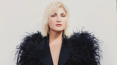 Saçlarını sarıya boyattı