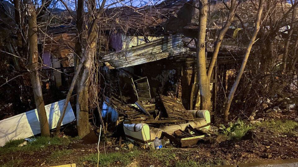 Gecekondu yangınında yaşlı kadın öldü