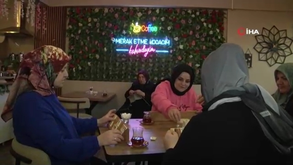 "Merak etme kocacığım kahvedeyim"