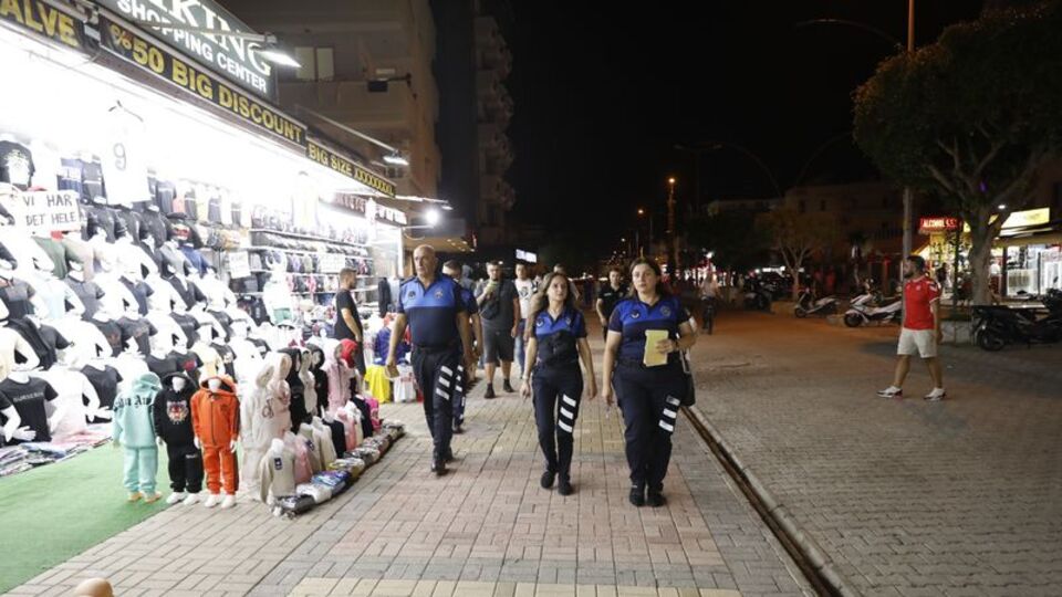 Alanya'da 48 kişiye "izmarit" cezası