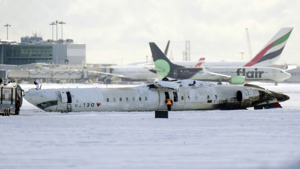 Toronto'da düşen uçağın yeni görüntüleri