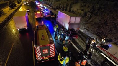 TIR'a çarpan otomobilin sürücüsü öldü