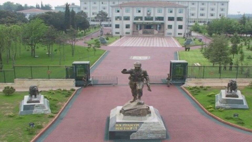 'Atatürk fotoğrafı' tartışmasında teğmenin ihracına iptal kararı