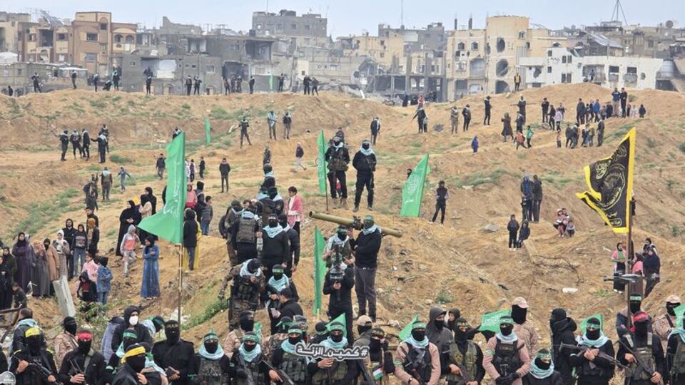 Hamas 4 İsrailli esirin cenazesini teslim etti