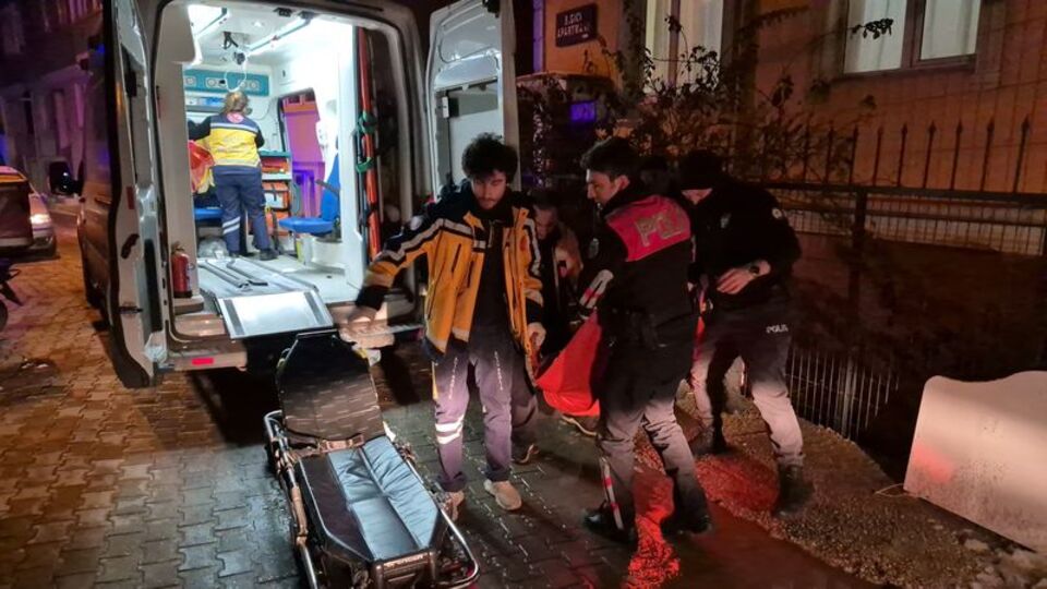 Evlat dehşeti: Babasını bıçakladı!