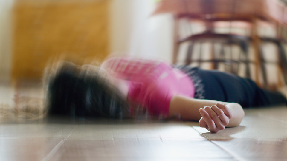 Epilepsi nöbeti geçiren hastaya bunu yapmayın