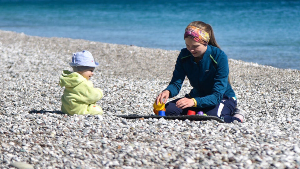 İki ayrı görüntü! Antalya'da sahile koştular