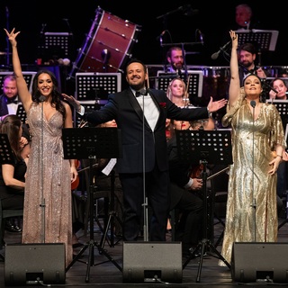 Operanın yıldızları ayakta alkışlandı