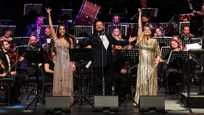 Operanın yıldızları ayakta alkışlandı