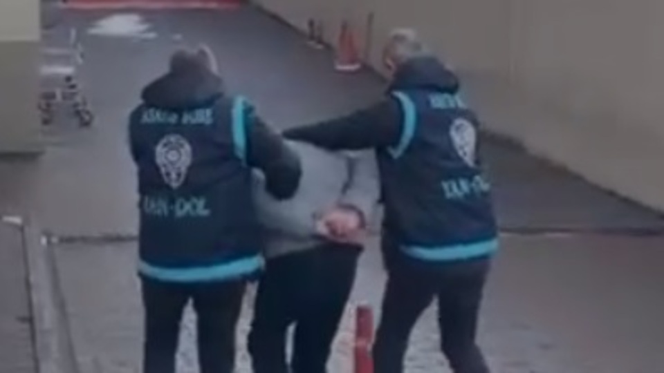 Telefonla 440 bin lira dolandırdı