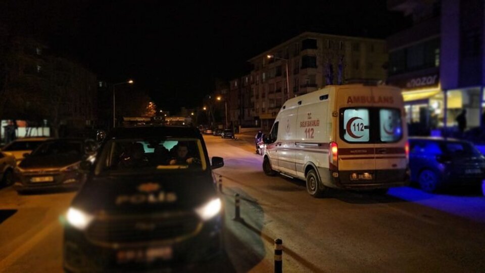 4 kişi bıçakla saldırdı