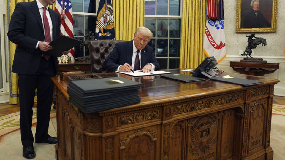 Oval Ofis'in masası değiştirildi