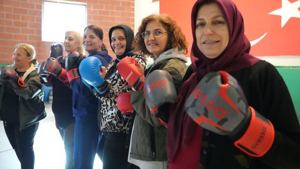 Çukurova'da kadınlara "savunma" dersi