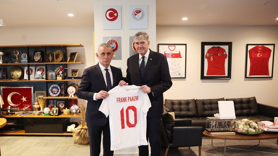 Paauw'dan Hacıosmanoğlu'na ziyaret!