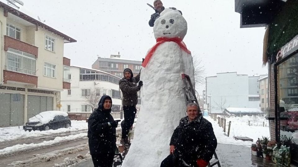 Esnaftan 3 metrelik kardan adam