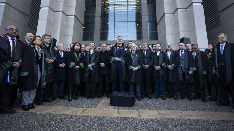 İstanbul Barosu yönetimine "terör" fezlekesi!