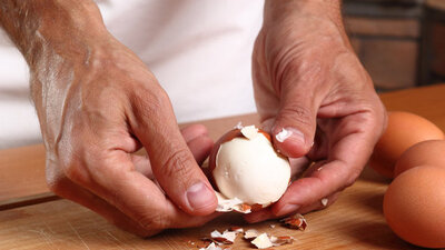 Haşlarken çatlayan yumurta yenir mi?