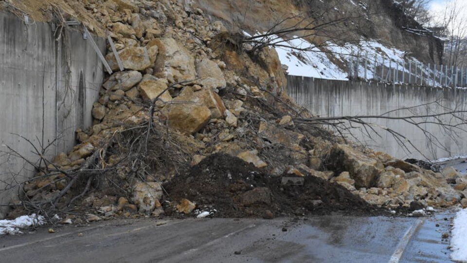 Ordu-Ulubey kara yolu ulaşıma kapandı