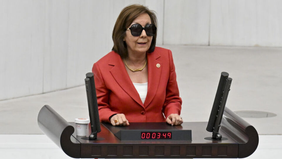 Serap Yazıcı partisinden istifa etti