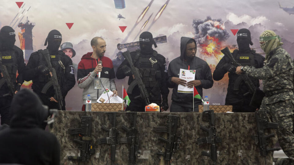 Serbest kalan esirlerin görüntüleri yayınlandı