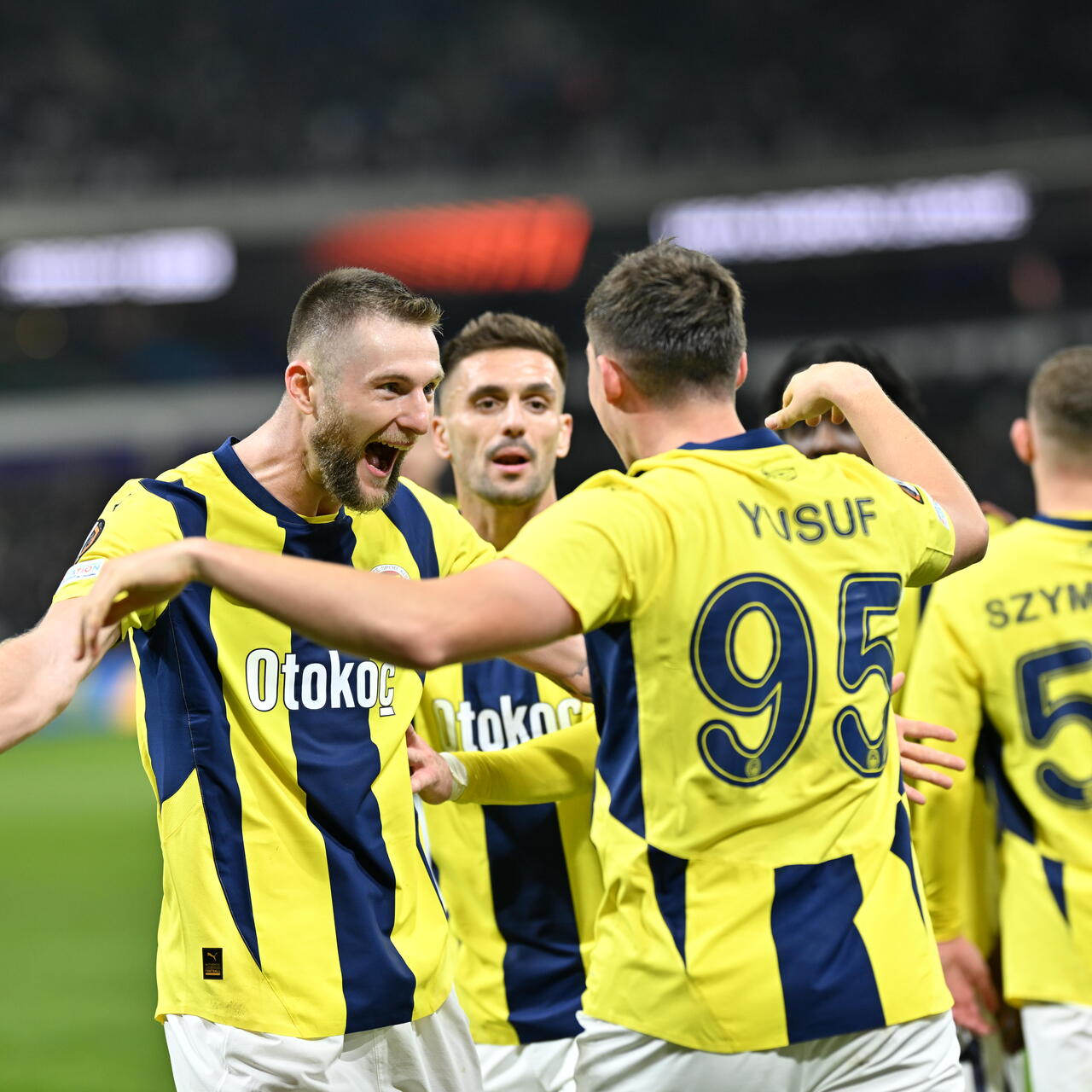 Fenerbahçe, ligde puan farkını kapatmak istiyor!