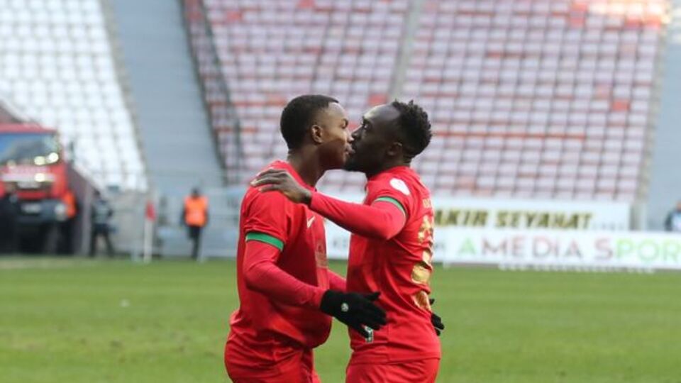 Amed SK evinde farklı kazandı!