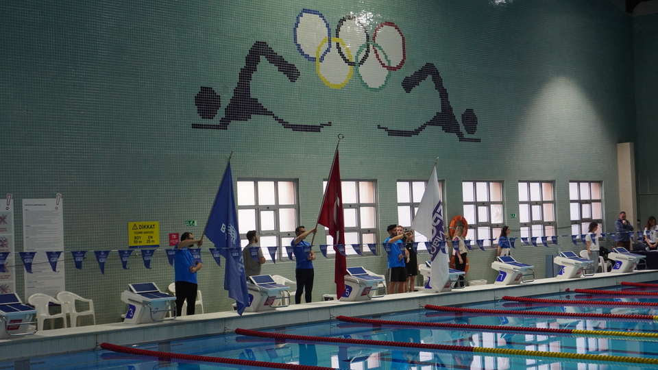 İstanbullular eve kapandı onlar kulaç attı