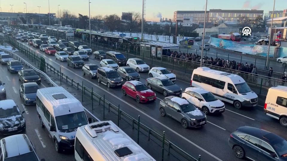 İstanbul'da trafik eskiye döndü