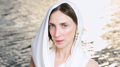 Ceren Gündoğdu'dan 'Işık Olur Gözlerin'