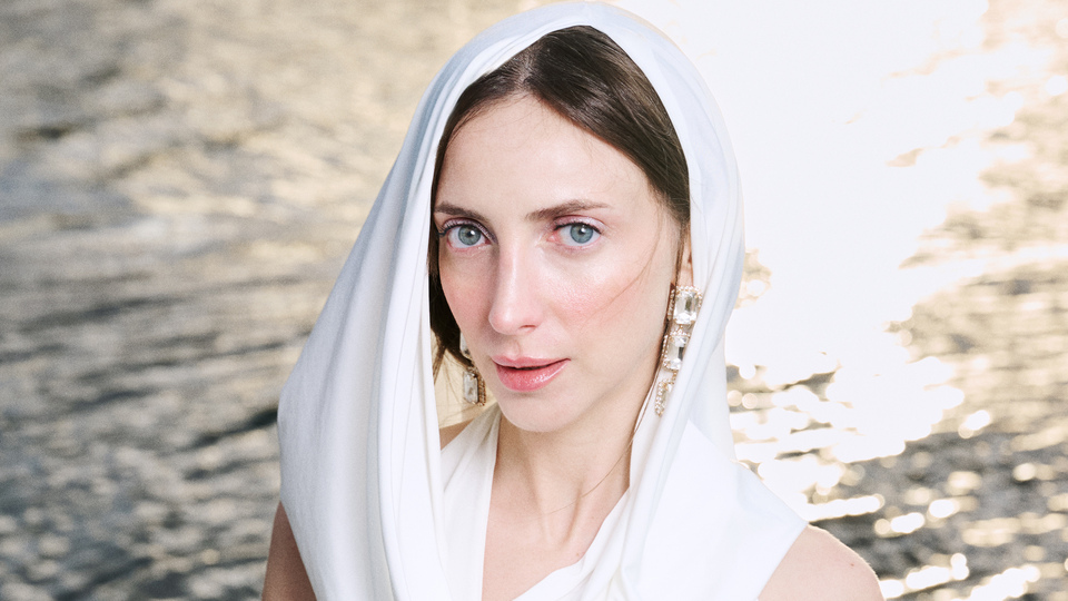 Ceren Gündoğdu'dan 'Işık Olur Gözlerin'