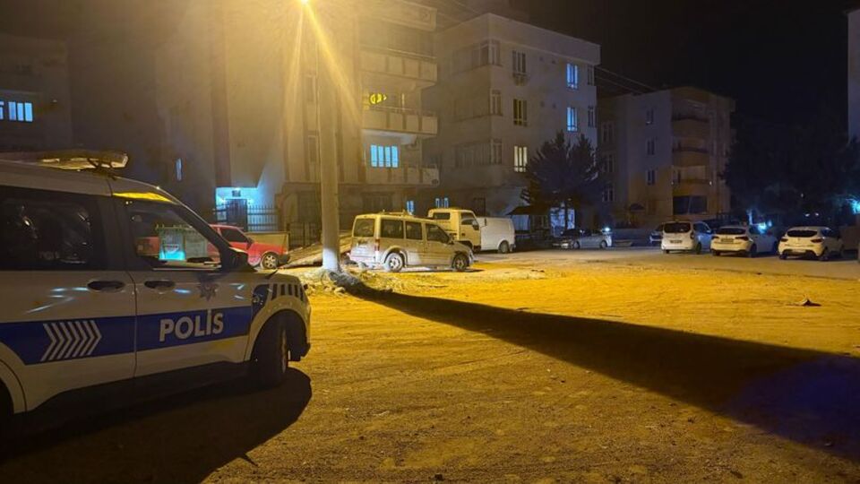 Bir kişi öldü! Kadınlar da bıçaklandı!