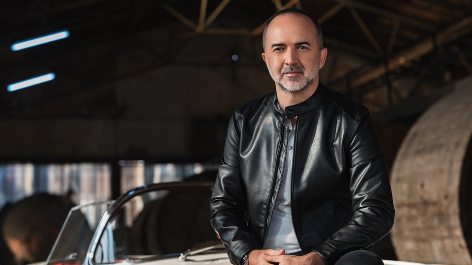 Yeni bir model üzerine çalışıyor