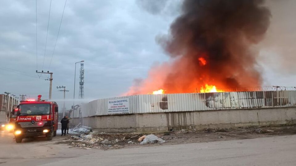 Çöp toplama merkezinde yangın