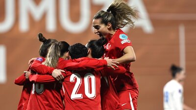 Kadın Milliler, Yunanistan'ı devirdi