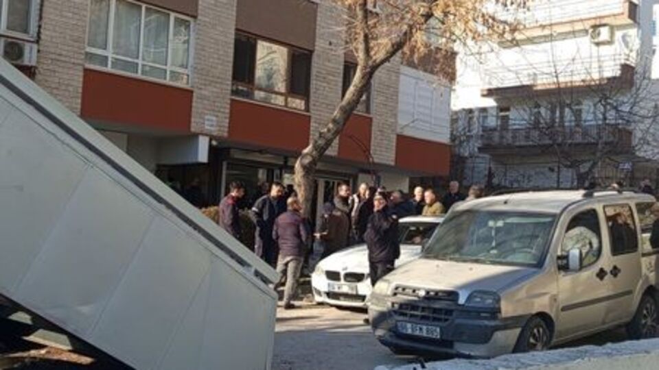 3 kişi evde ölü bulundu