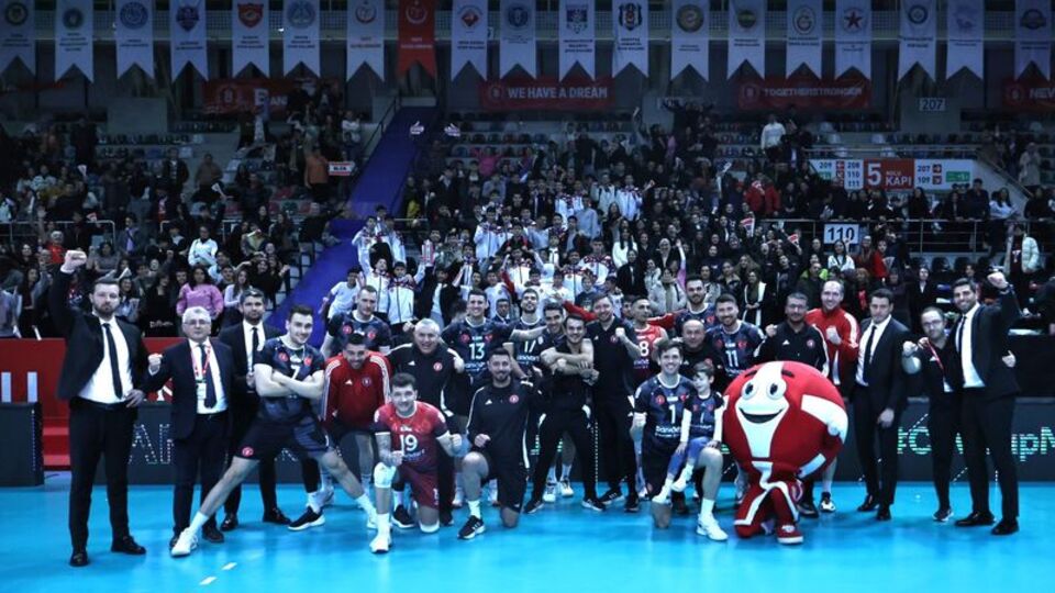 Ziraat Bankkart CEV'de yarı finalde!