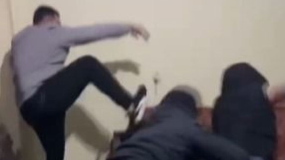 Adana'da bir kişiyi darbeden 7 zanlı yakalandı