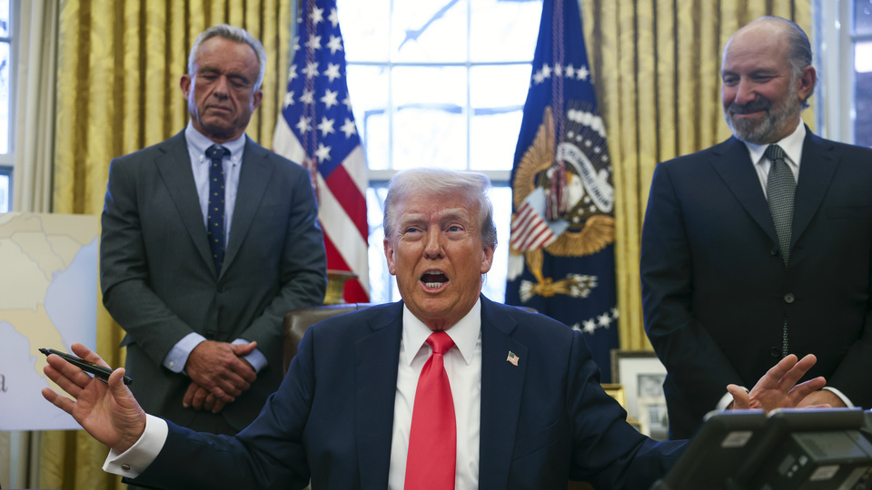 Trump duyurdu: "Altın kart satacağız"