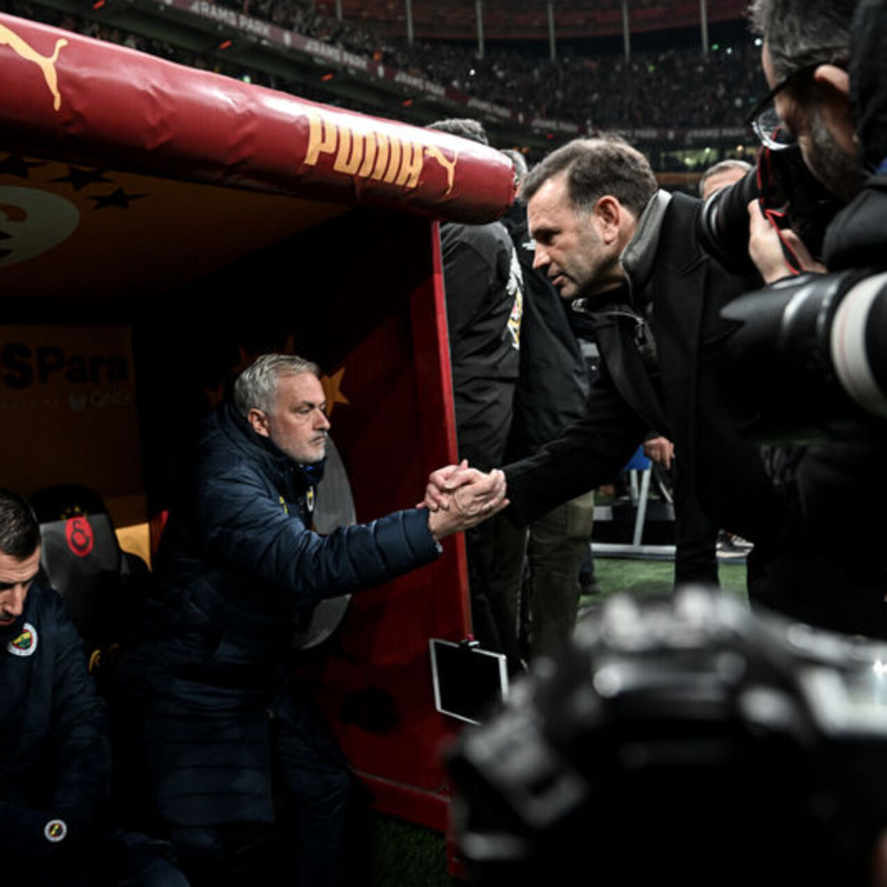 Buruk ve Mourinho'yu bekleyen cezalar!